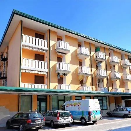 Sea Breeze Just 200 Mt From The Sea Apartman *