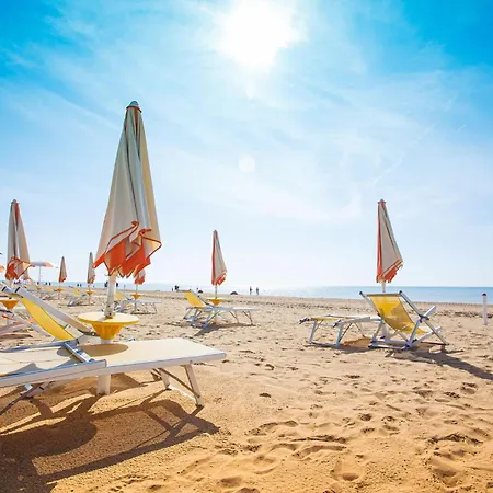 Sea Breeze Just 200 Mt From The Sea Bibione